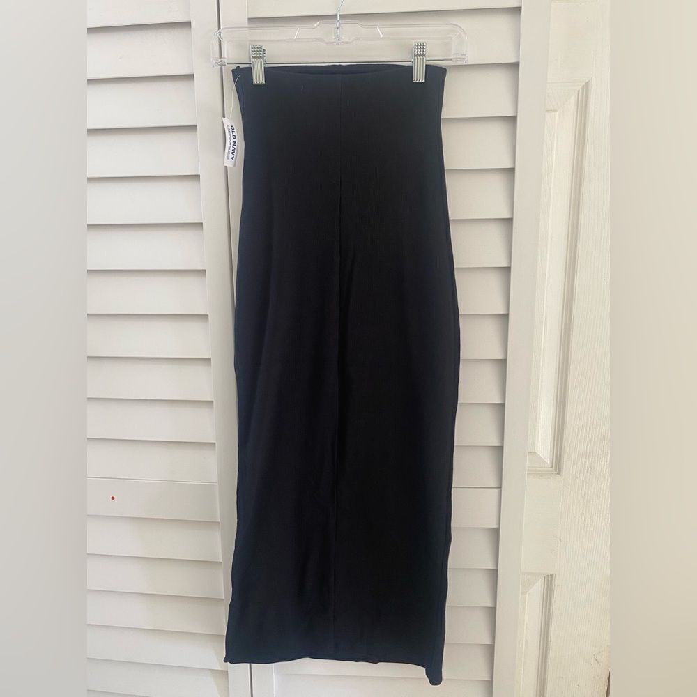 Black strapless dress with side slit.